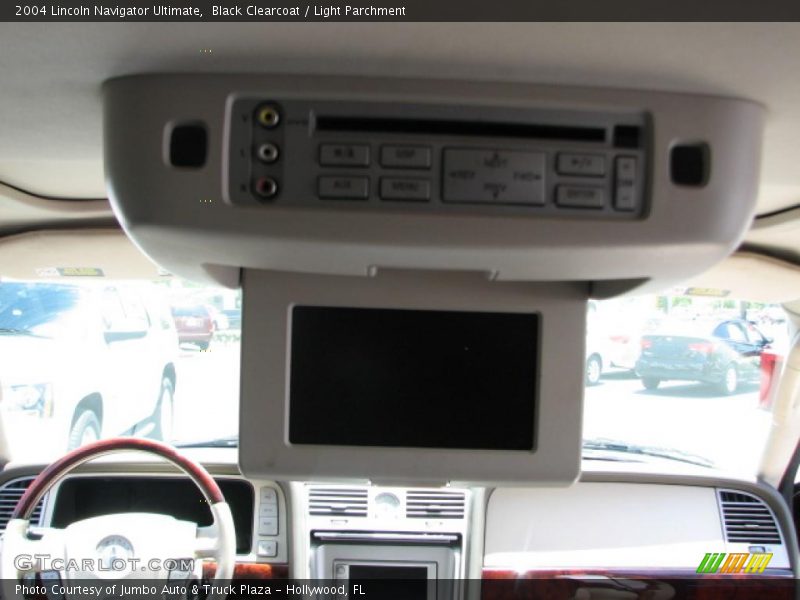 Black Clearcoat / Light Parchment 2004 Lincoln Navigator Ultimate
