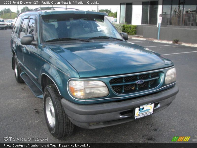 Front 3/4 View of 1998 Explorer XLT