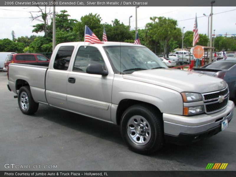 Front 3/4 View of 2006 Silverado 1500 Extended Cab