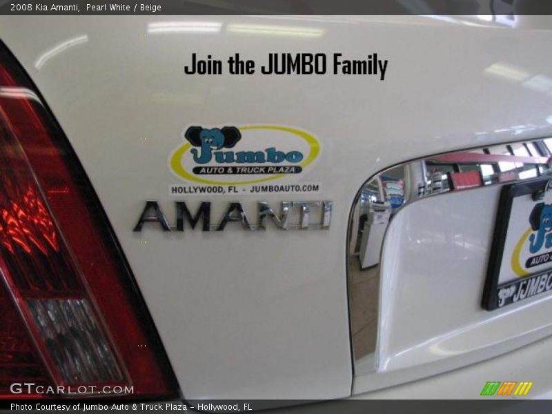 Pearl White / Beige 2008 Kia Amanti