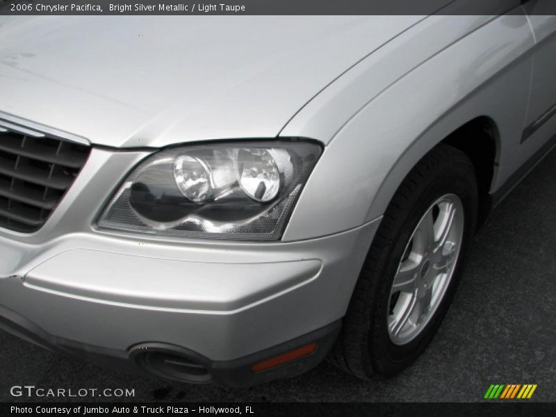 Bright Silver Metallic / Light Taupe 2006 Chrysler Pacifica