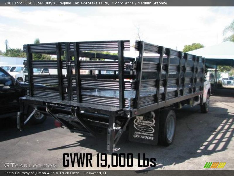Oxford White / Medium Graphite 2001 Ford F550 Super Duty XL Regular Cab 4x4 Stake Truck