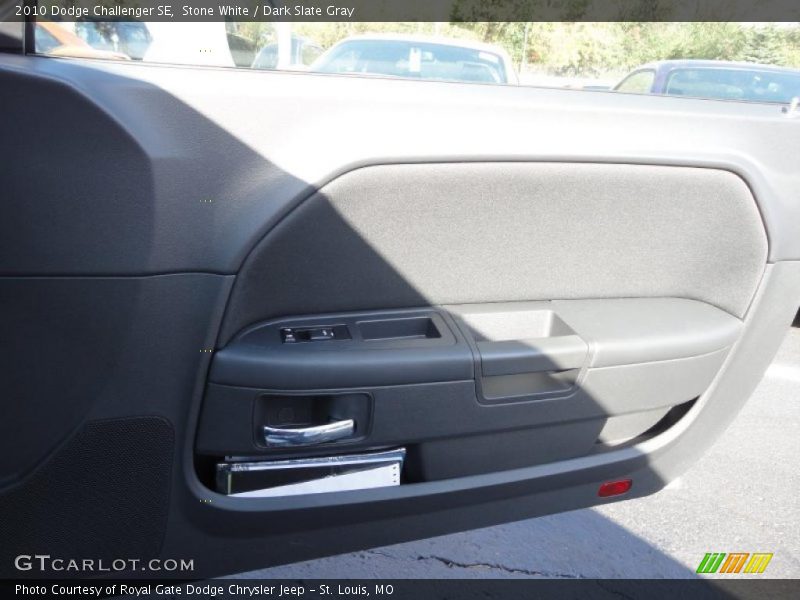 Stone White / Dark Slate Gray 2010 Dodge Challenger SE