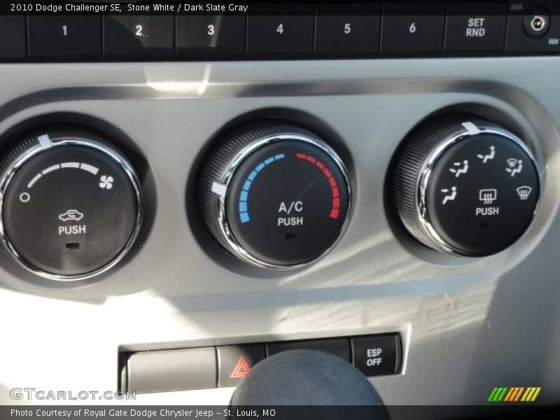 Stone White / Dark Slate Gray 2010 Dodge Challenger SE