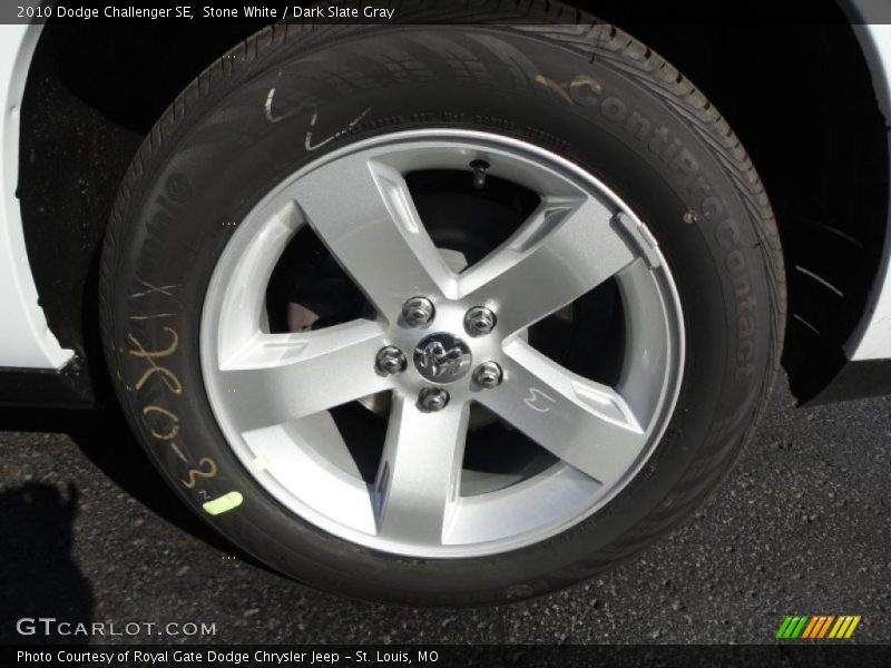 Stone White / Dark Slate Gray 2010 Dodge Challenger SE