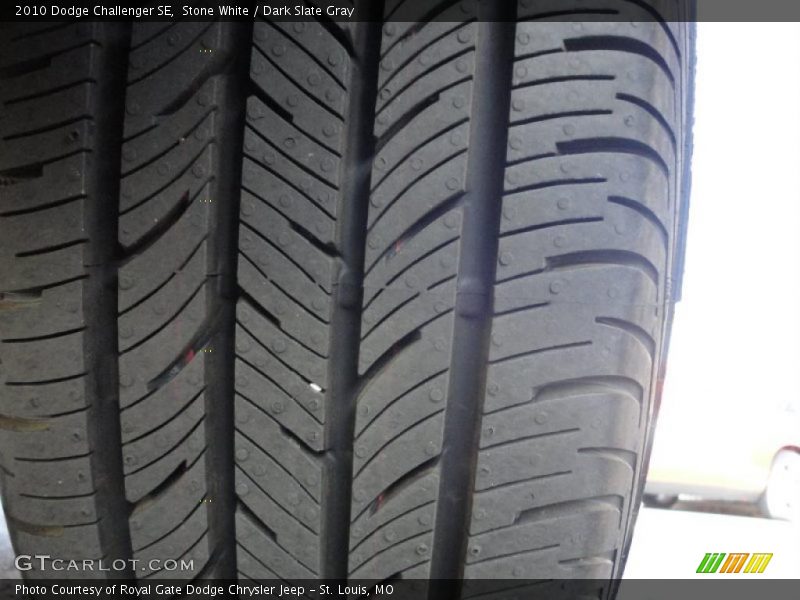 Stone White / Dark Slate Gray 2010 Dodge Challenger SE