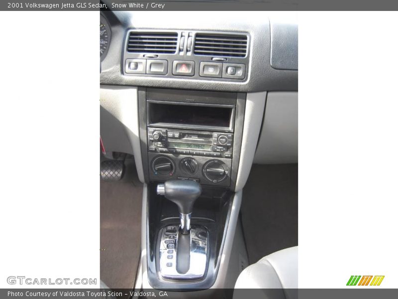 Snow White / Grey 2001 Volkswagen Jetta GLS Sedan