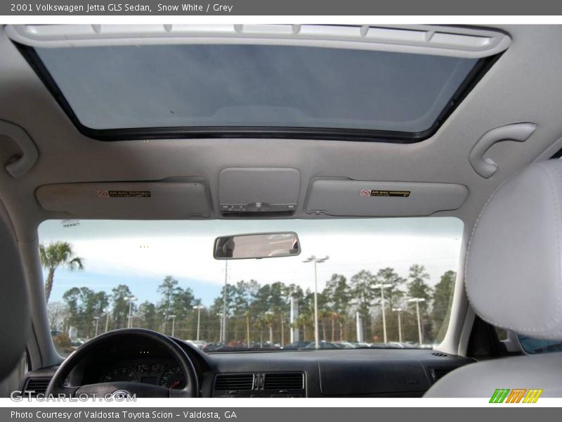 Snow White / Grey 2001 Volkswagen Jetta GLS Sedan