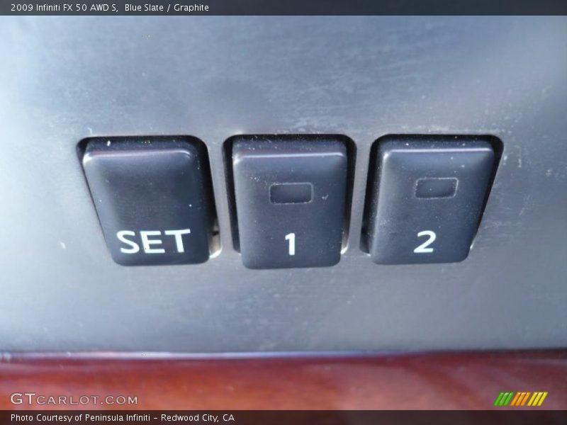 Controls of 2009 FX 50 AWD S