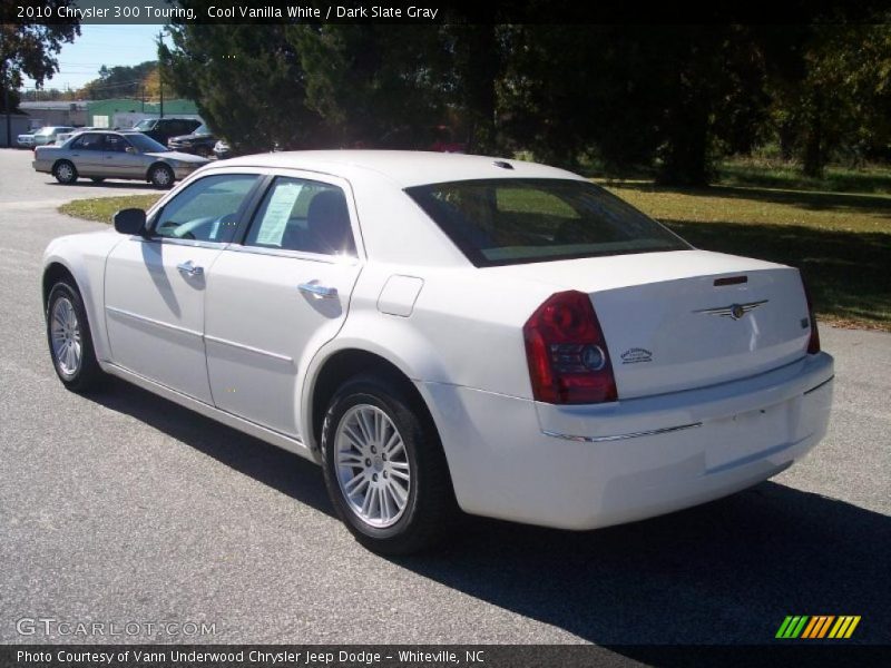 Cool Vanilla White / Dark Slate Gray 2010 Chrysler 300 Touring