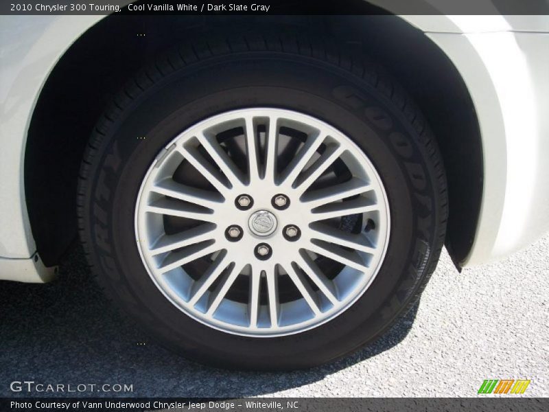 Cool Vanilla White / Dark Slate Gray 2010 Chrysler 300 Touring