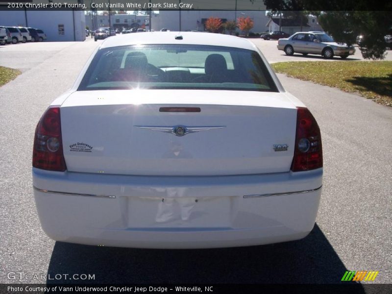 Cool Vanilla White / Dark Slate Gray 2010 Chrysler 300 Touring