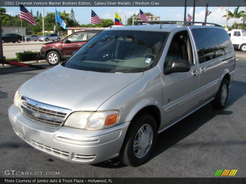 Front 3/4 View of 2002 Venture Warner Brothers Edition