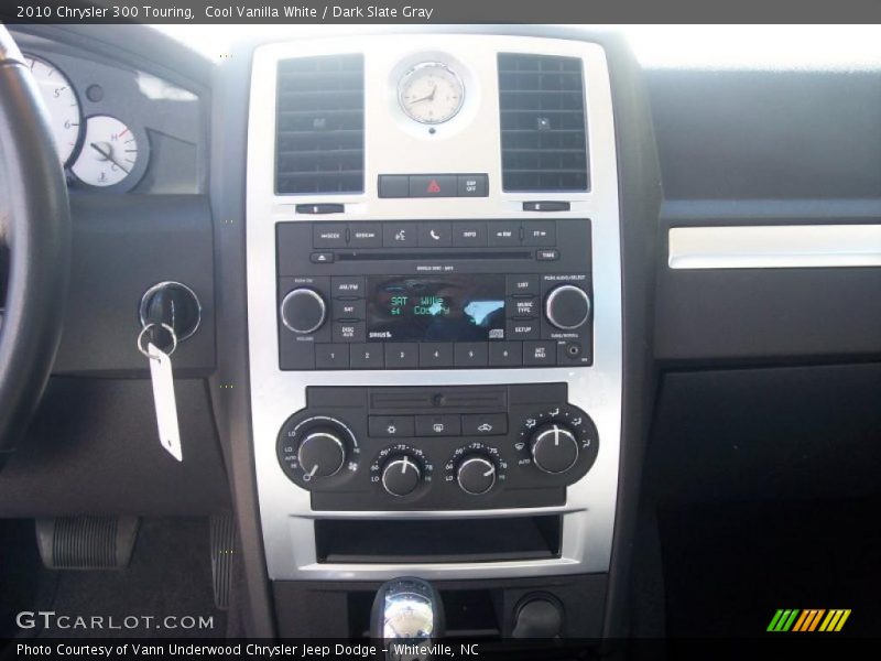 Cool Vanilla White / Dark Slate Gray 2010 Chrysler 300 Touring