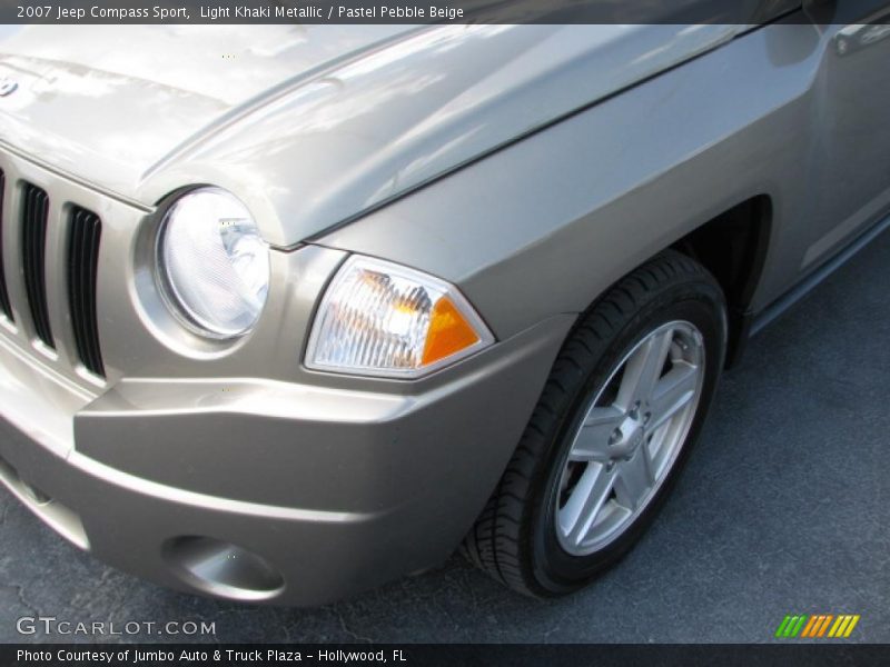 Light Khaki Metallic / Pastel Pebble Beige 2007 Jeep Compass Sport