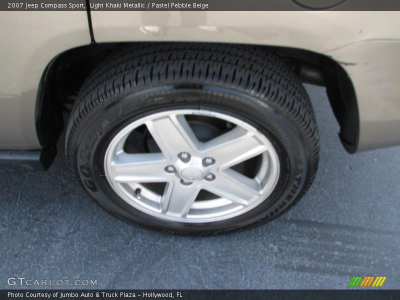 Light Khaki Metallic / Pastel Pebble Beige 2007 Jeep Compass Sport