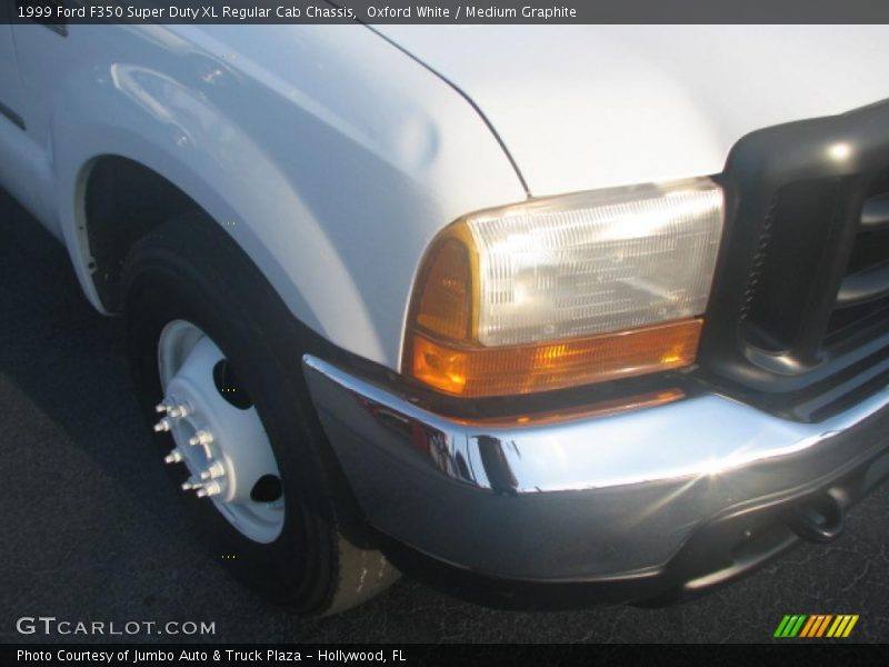 Oxford White / Medium Graphite 1999 Ford F350 Super Duty XL Regular Cab Chassis