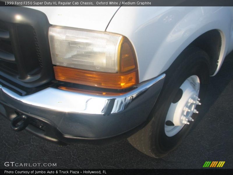 Oxford White / Medium Graphite 1999 Ford F350 Super Duty XL Regular Cab Chassis