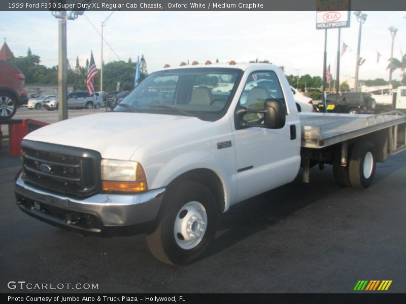 Oxford White / Medium Graphite 1999 Ford F350 Super Duty XL Regular Cab Chassis
