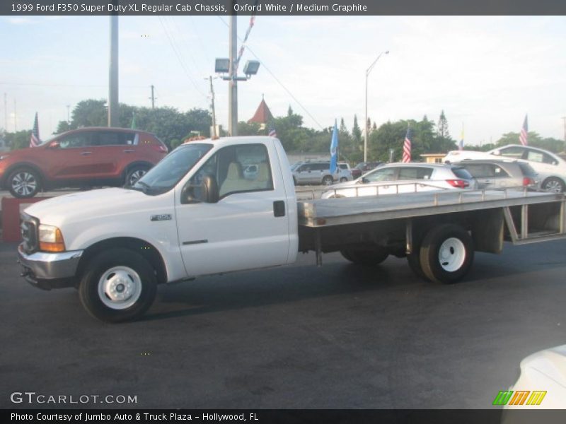 Oxford White / Medium Graphite 1999 Ford F350 Super Duty XL Regular Cab Chassis