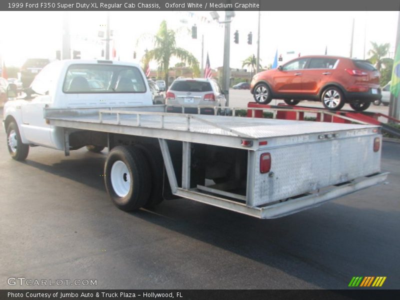 Oxford White / Medium Graphite 1999 Ford F350 Super Duty XL Regular Cab Chassis