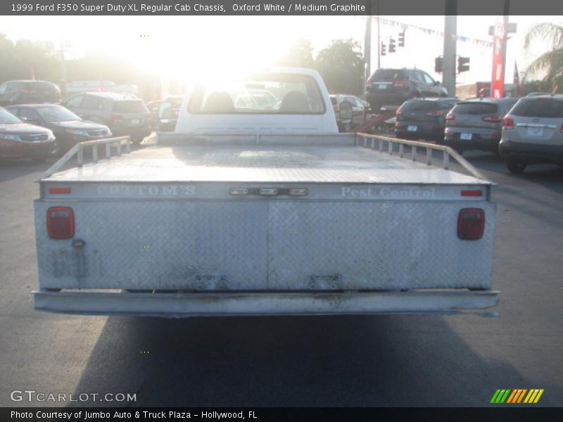 Oxford White / Medium Graphite 1999 Ford F350 Super Duty XL Regular Cab Chassis