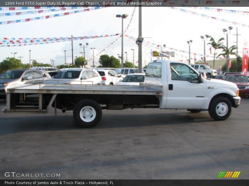 Oxford White / Medium Graphite 1999 Ford F350 Super Duty XL Regular Cab Chassis