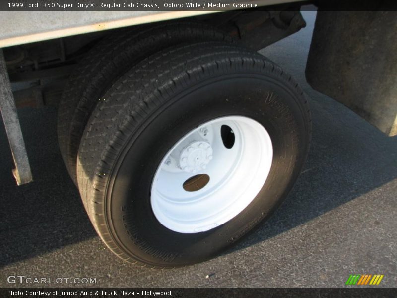 Oxford White / Medium Graphite 1999 Ford F350 Super Duty XL Regular Cab Chassis