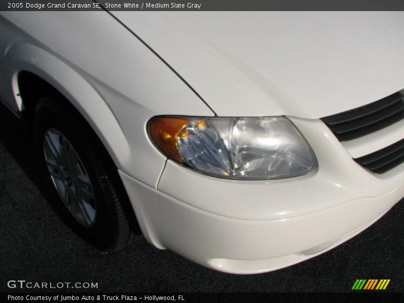 Stone White / Medium Slate Gray 2005 Dodge Grand Caravan SE