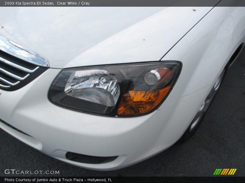 Clear White / Gray 2009 Kia Spectra EX Sedan