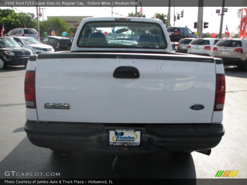Oxford White / Medium Flint 2006 Ford F250 Super Duty XL Regular Cab