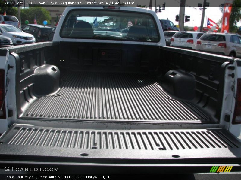 Oxford White / Medium Flint 2006 Ford F250 Super Duty XL Regular Cab