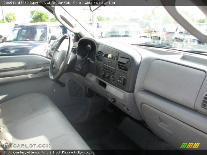 Oxford White / Medium Flint 2006 Ford F250 Super Duty XL Regular Cab