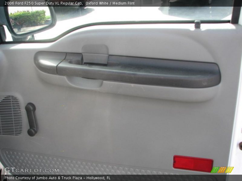 Oxford White / Medium Flint 2006 Ford F250 Super Duty XL Regular Cab