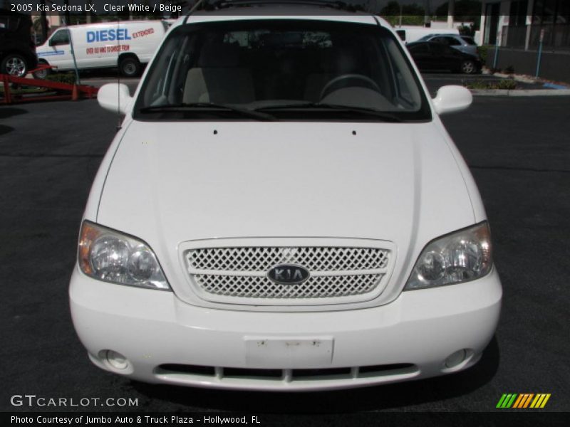 Clear White / Beige 2005 Kia Sedona LX