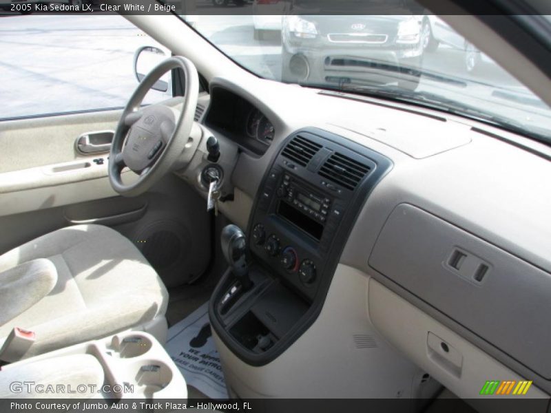 Clear White / Beige 2005 Kia Sedona LX