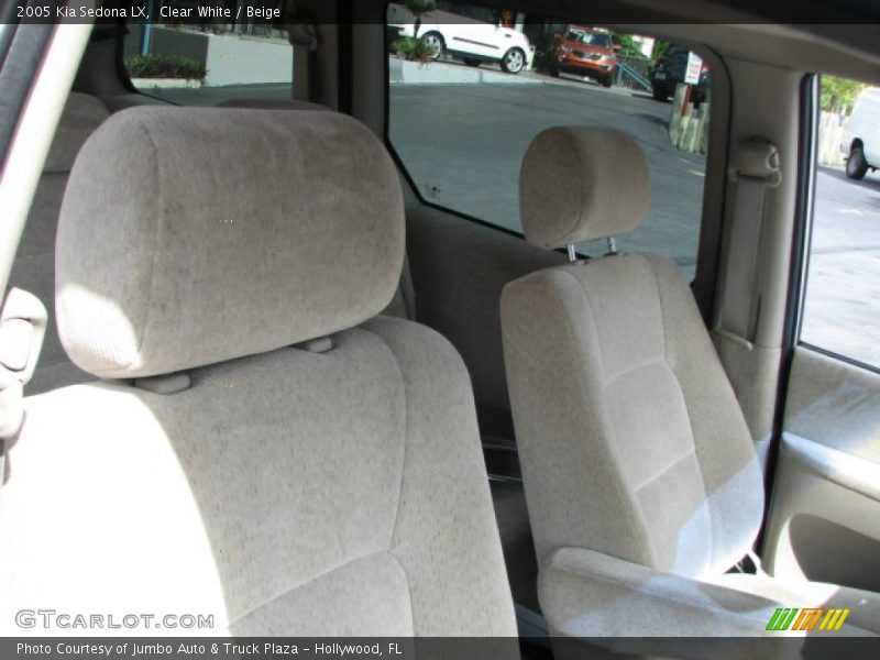 Clear White / Beige 2005 Kia Sedona LX