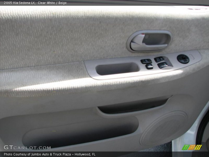Clear White / Beige 2005 Kia Sedona LX