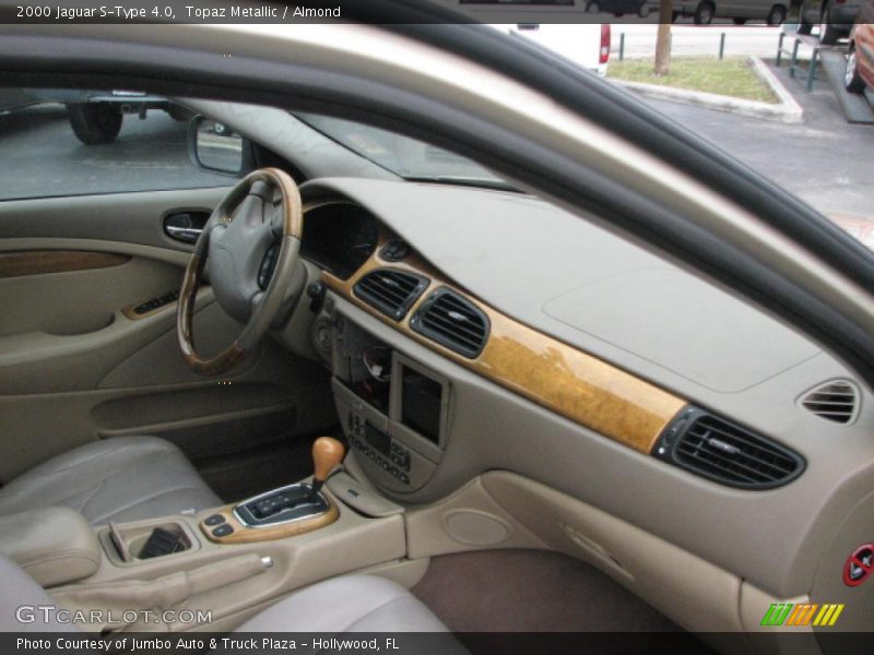 Dashboard of 2000 S-Type 4.0