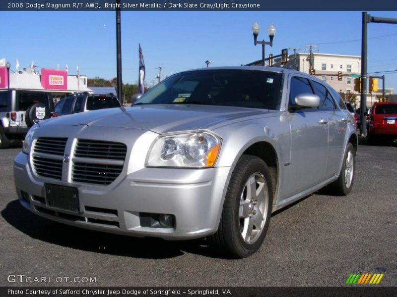 Front 3/4 View of 2006 Magnum R/T AWD