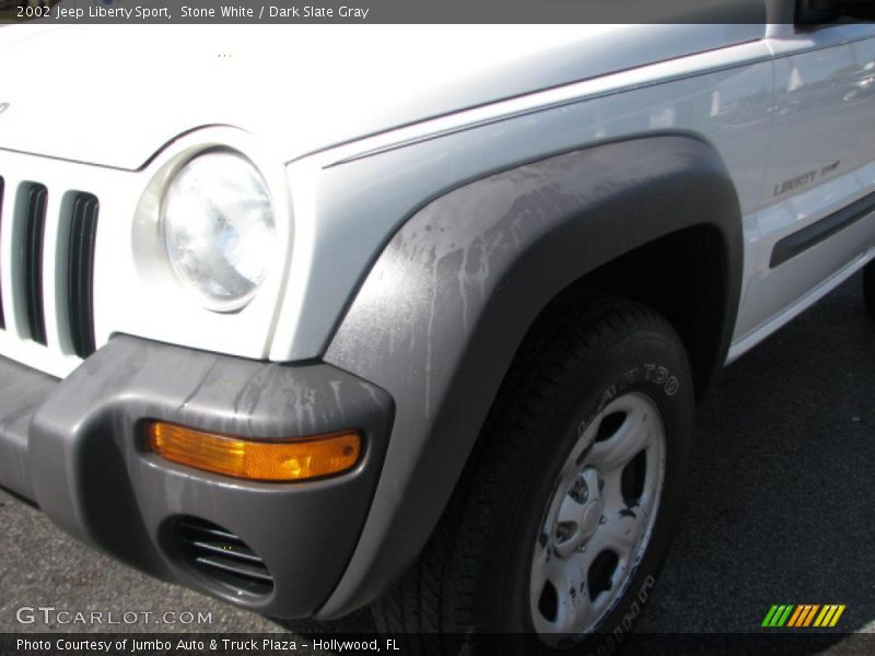 Stone White / Dark Slate Gray 2002 Jeep Liberty Sport