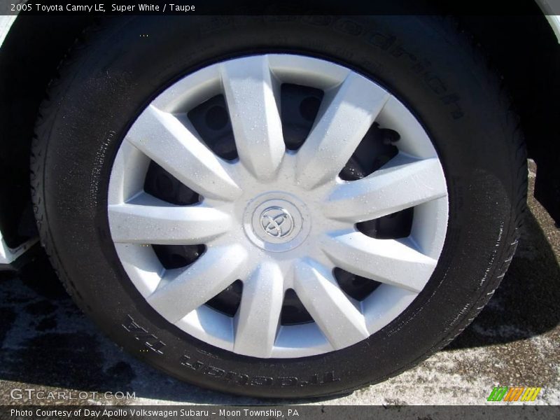 Super White / Taupe 2005 Toyota Camry LE