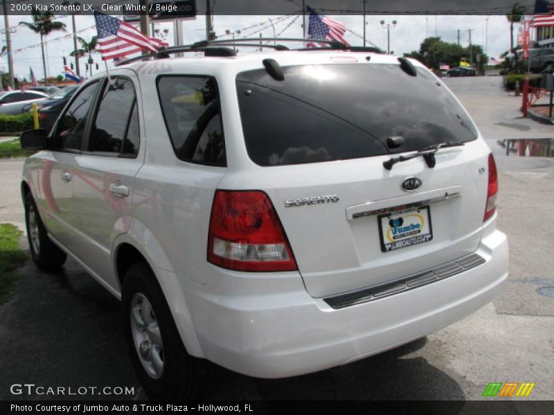 Clear White / Beige 2006 Kia Sorento LX