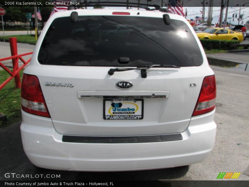 Clear White / Beige 2006 Kia Sorento LX