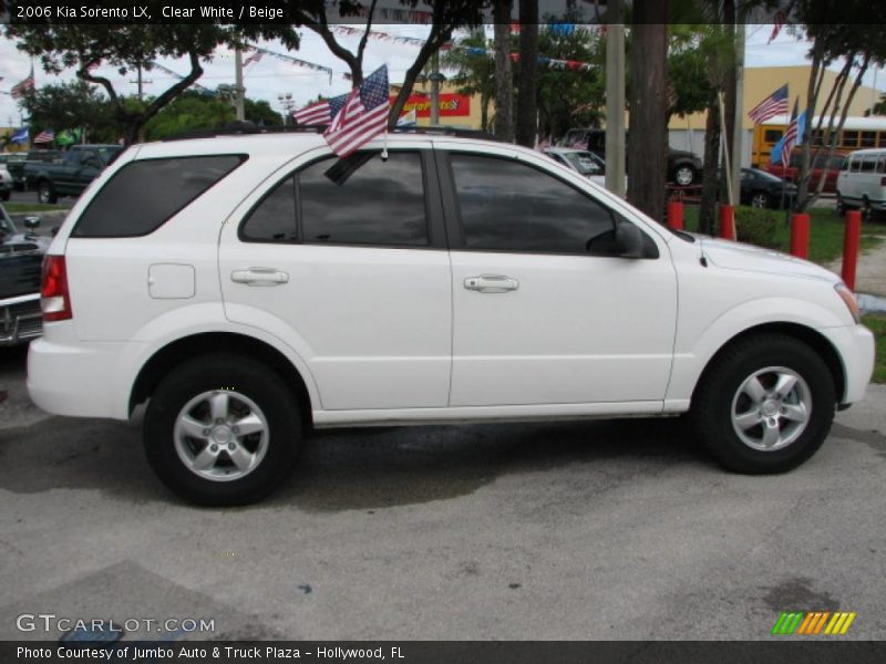 Clear White / Beige 2006 Kia Sorento LX