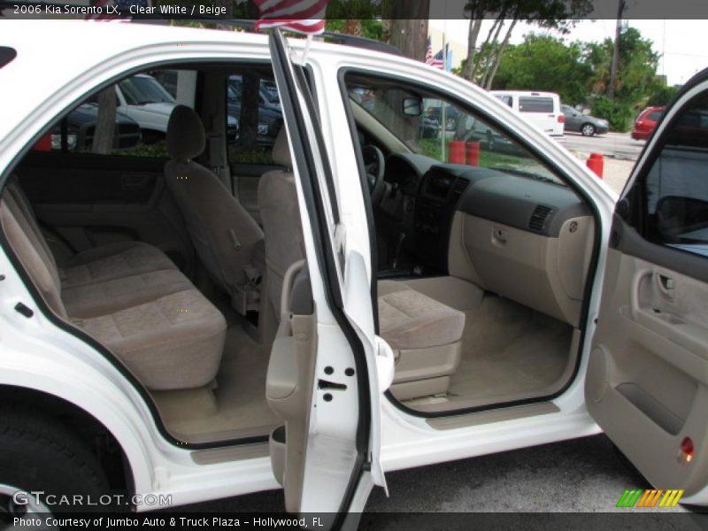 Clear White / Beige 2006 Kia Sorento LX