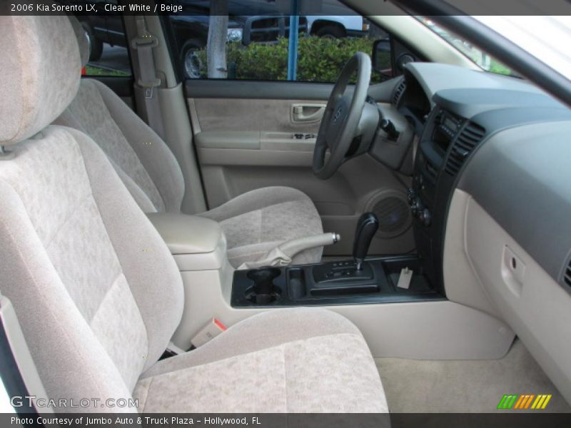 Clear White / Beige 2006 Kia Sorento LX