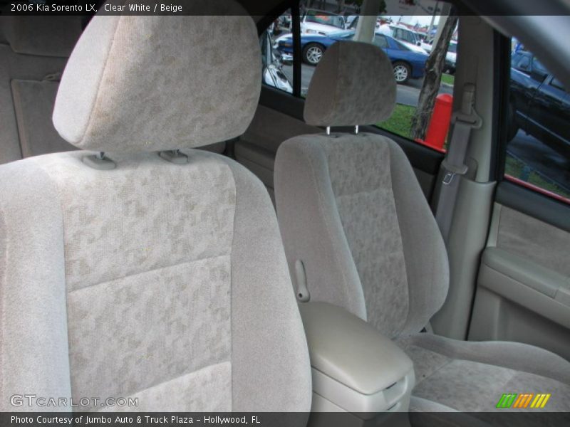 Clear White / Beige 2006 Kia Sorento LX
