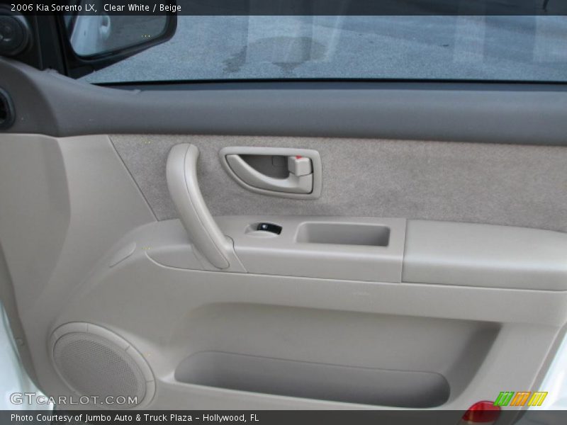 Clear White / Beige 2006 Kia Sorento LX
