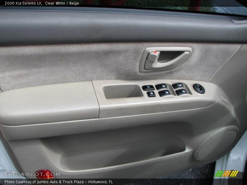 Clear White / Beige 2006 Kia Sorento LX
